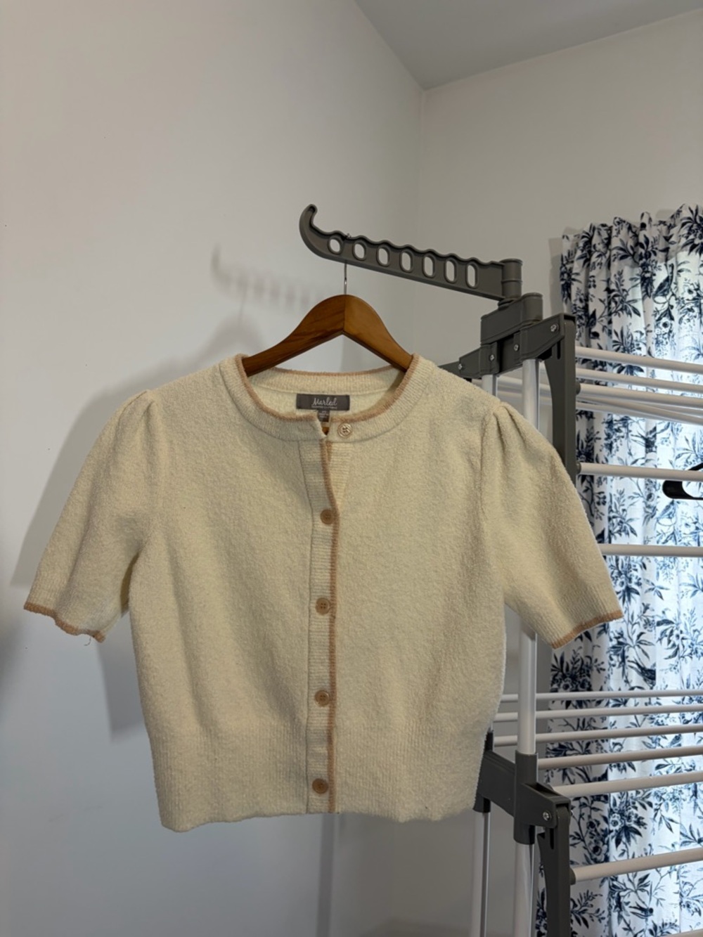 Marled Cream Knit Short-Sleeve Cardigan with Tan Trim